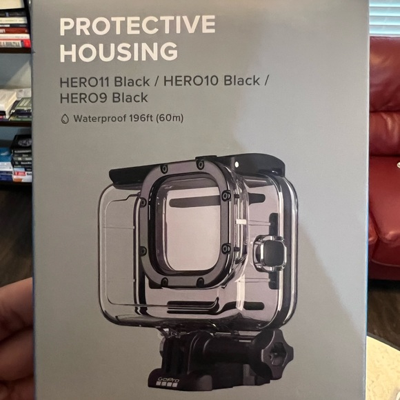 Go Pro Jaws, Camera Case and extra batteries - Picture 1 of 4